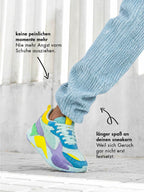 Spice Boys Zimtsohlen gegen Schuhgeruch im Alltag in einem buntem Sneaker